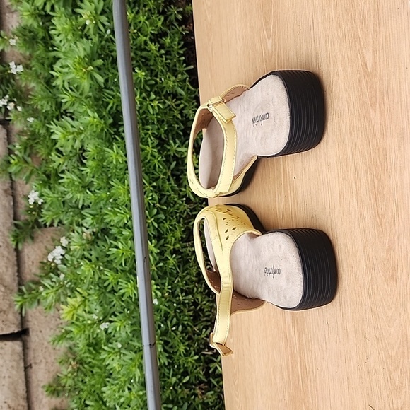 Comfortview Yellow Sandals with Slingback and Cutout Design Size 8 - Picture 4 of 9